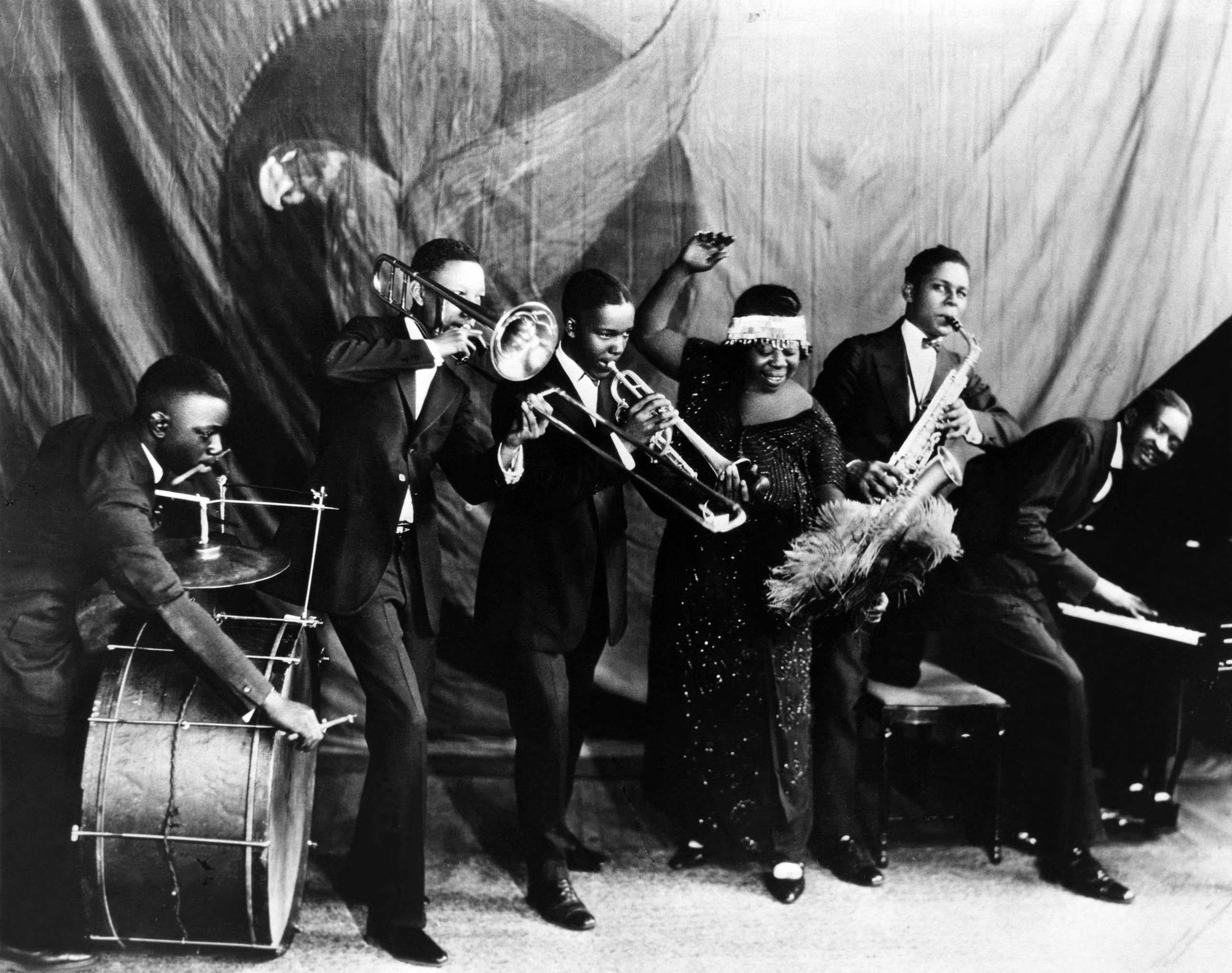Песни джаз банды. Джаз 19 век. Ma Rainey Band. Джаз 20 века. Джаз в Европе в 20е гг.