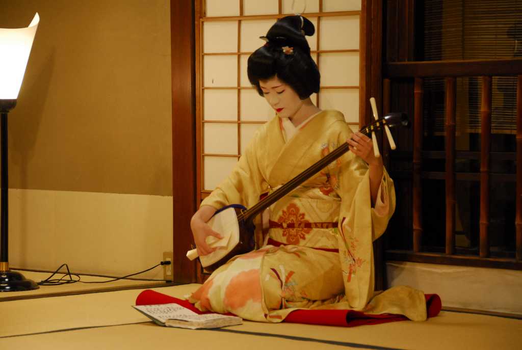 Музыкальные инструменты японии: суйкинкуцу, сякухати и другие
